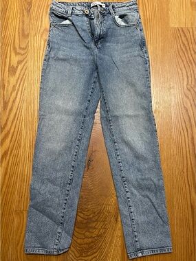 Women’s Light Blue Straight-Leg Jeans